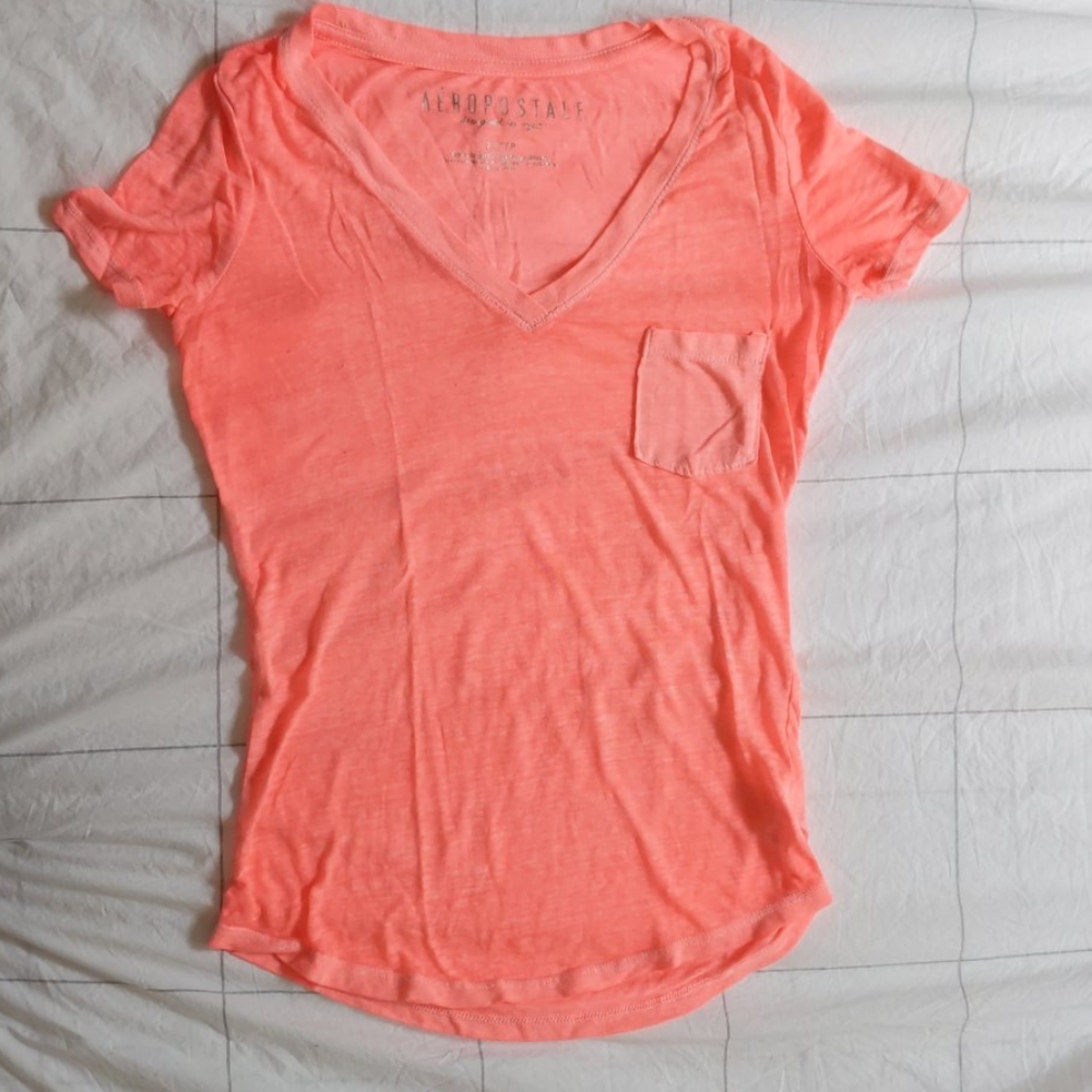 V-neck t-shirt